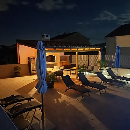 Aa 2 Apartment Trogir